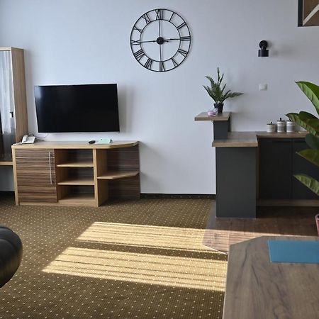 ApartHotel Legnica - apartamenty z aneksem kuchennym Zewnętrze zdjęcie